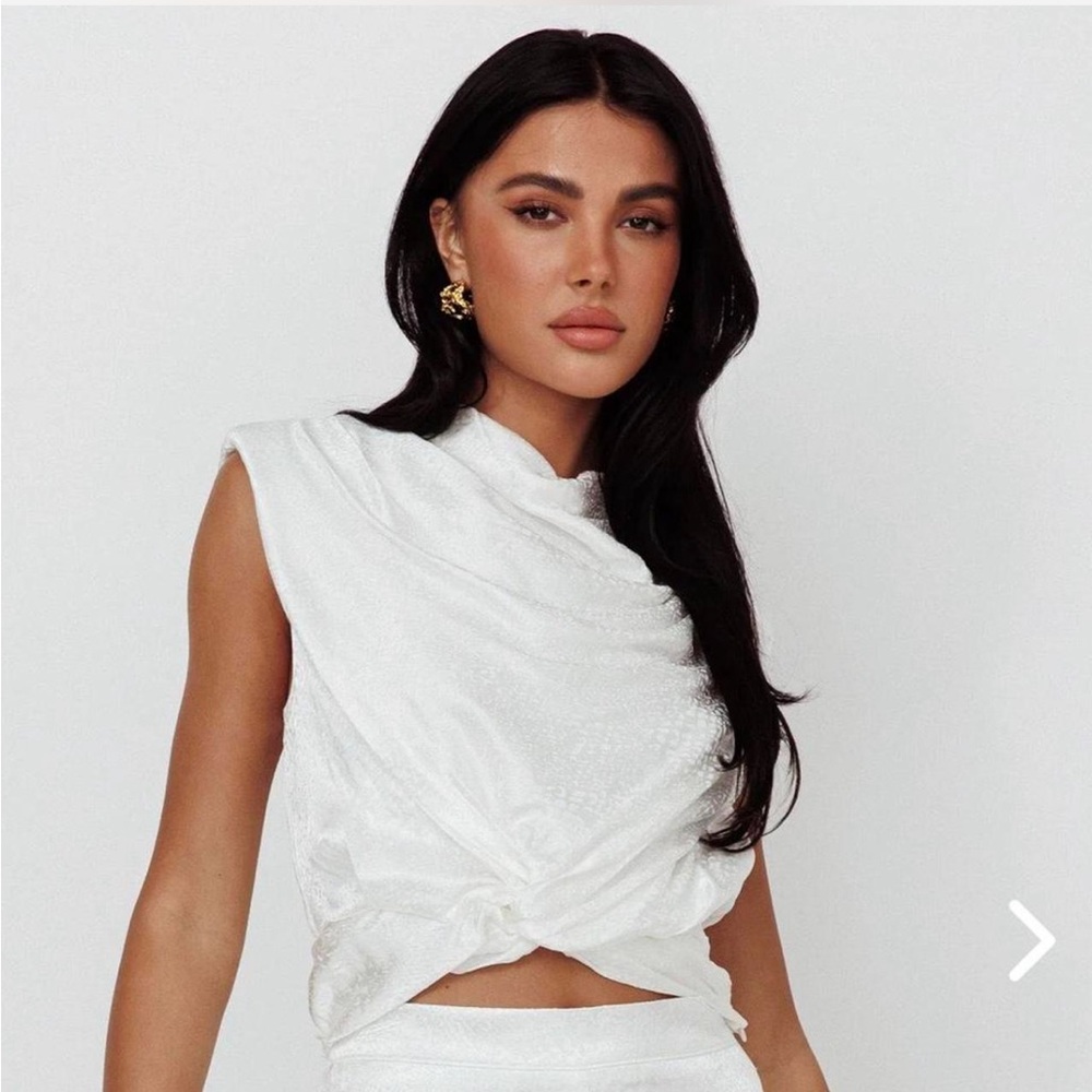Selfie Leslie White Knotted Blouse